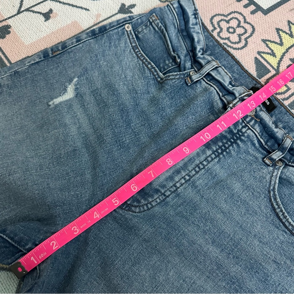 Express Stretch Ripped Mom Jean Super High Rise - Picture 6 of 14